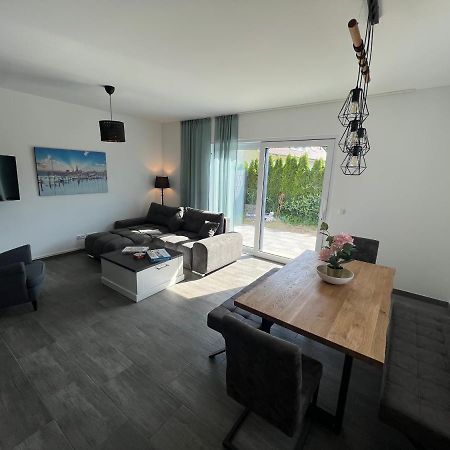 Villa Doppelhaushaelfte Mit Terrasse Elmenhorst/Lichtenhagen Exterior foto