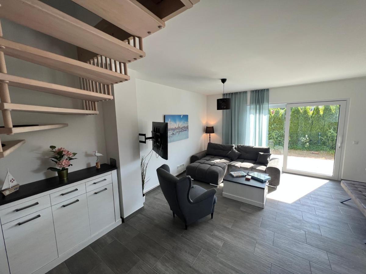 Villa Doppelhaushaelfte Mit Terrasse Elmenhorst/Lichtenhagen Exterior foto